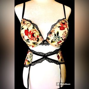 Victoria’s Secret Gorgeous Embroidered Floral Bra Set 32 D & Garter XS/S NWT